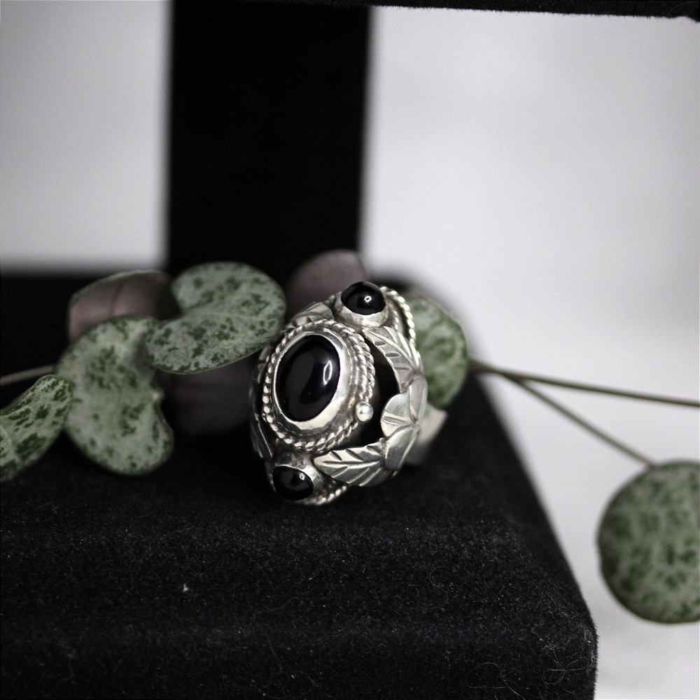 Vintage Taxco Sterling Silver Black Onyx Ring Sz 8 Hidden Compartment Leaf